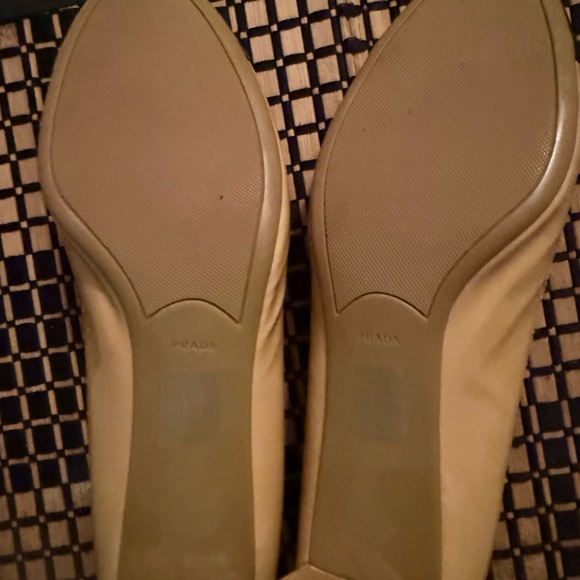 Vintage Prada Women's Cream Leather Heels - Picture 3 of 5